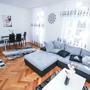 https://apartments-old-town-porec.in-istria.net